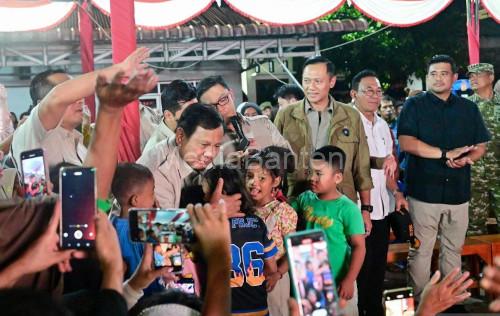 Presiden RI, Prabowo Subianto merayakan tahun baru bersama pengungsi di Tapanuli Slatan. Foto Antara