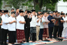Presiden RI, Joko Widodo solat Idul Adha di Istana Yogyakarta. Foto: BPMI SatPres RI
