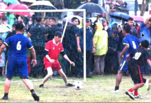 Presiden RI, Joko Widodo atau Jokowi bermain bola di Yogya. Foto: BPMI SatPres RI