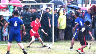 Presiden RI, Joko Widodo atau Jokowi bermain bola di Yogya. Foto: BPMI SatPres RI