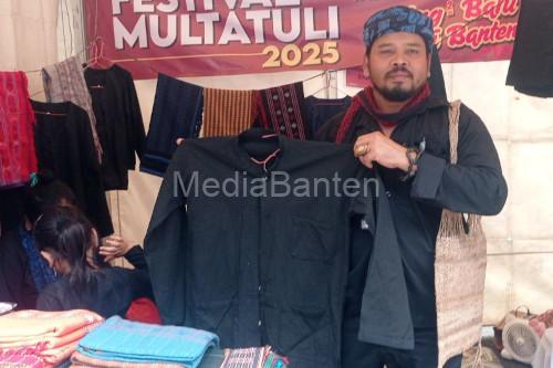 Salah satu stand produk umkm Baduy di Festival Multatuli Lebak. Foto: Antara