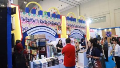 Produk unggulan UMKM yang ditawarkan Pemkot Tangerang. Foto: antara