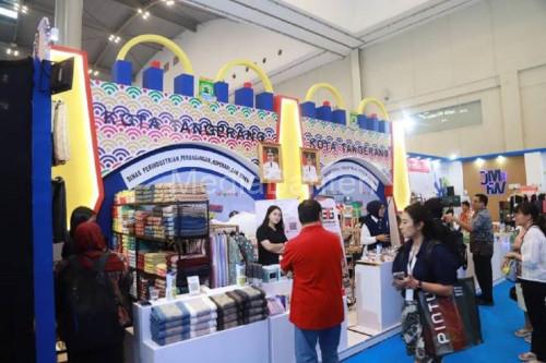 Produk unggulan UMKM yang ditawarkan Pemkot Tangerang. Foto: antara
