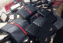 Produksi Dompet di Lebak. Foto: Antara