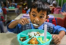 Uji coba pelaksanaan program makan bergizi gratis. Foto: Antara