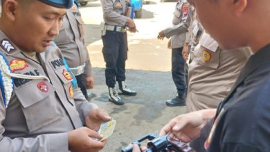 Pemeriksaan anggota di 6 Polsek di jajaran Polres Serang oleh Sie Propam. Foto: Yono
