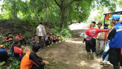 Proses pencarian bocah umur 7 tahun yang hilang di aliran Sungai Ciujung. Foto: Yono