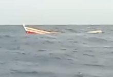 Proses tenggelamya KM Cikal 03 yang diabadikan nelayan di kapal lainnya. Foto: Istimewa