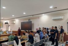 Para wali murid SDIT Al Izzah Kota Serang menyampaikan penolakan Prgram MBG. Foto Antara