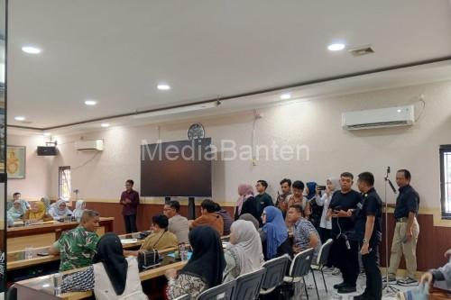 Para wali murid SDIT Al Izzah Kota Serang menyampaikan penolakan Prgram MBG. Foto Antara