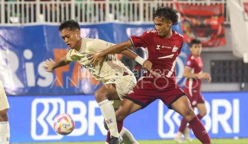 Laga tandang PSM vs Persita Tangerang. Foto: antara