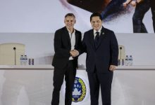 Ketua Umum PSSI, Erick Thohir memperkenalkan John Herdman sebagai pelatih Timnas Idoneisia yang baru. Foto Antara