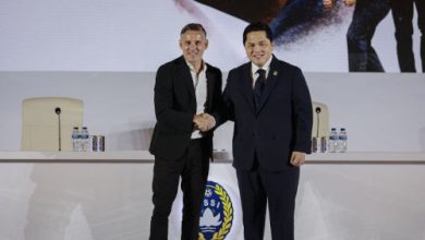 Ketua Umum PSSI, Erick Thohir memperkenalkan John Herdman sebagai pelatih Timnas Idoneisia yang baru. Foto Antara