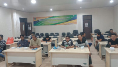 Pengrajin tahu bersepakat naikan harga tahu. Foto: Aden Hasanudin