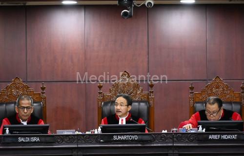 Ketua MK, Suhartoyo membacakan putusan sengketa Pilpres 2024. Foto: LKBN Antara