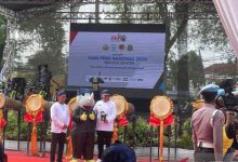 Peluncuran Badak Bercula Satu sebagai Maskot HPN 2026 di Alun-alun Kota Serang. Foto Antara