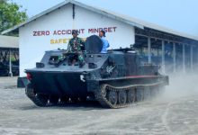 Pengecekan Ranpur BTR 50 PM Yonranratfib 2 Mar. Foto: Ahmad Munawir - Menkav 2 Mar