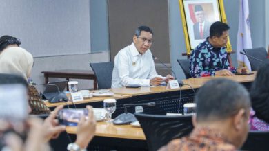 Pj Gubernur DKI Jakarta, Heru Budi Hartono pimpin rapat percepatan satu data pembangunan. Foto: Diskominfotik DKI Jakarta
