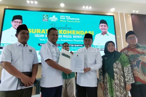 PKB Kabupaten Tangerang memberikan rekomendasi ke Maesyal - Intan. Foto: Antara