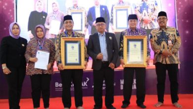 Pecahkan rekor dunia pembacaan Al Quran Juz 30 pelajar SMP Kab Tangerang. Foto: Iqbal Kurnia