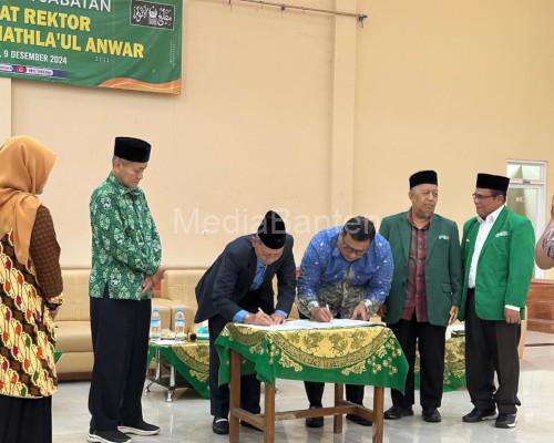 Serah terima jabatan Rektor Unma Banten. Foto: Sutisna