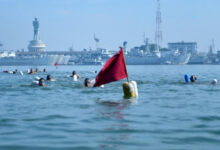 Prajurit Yonkapa 2 Mar berlatih renang di laut. Foto: Munawir - Menkav 2 Mar