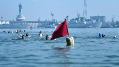 Prajurit Yonkapa 2 Mar berlatih renang di laut. Foto: Munawir - Menkav 2 Mar