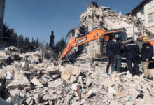 Personel DMC Dompet Dhuafa di reruntuhan gempa Turki - Suriah. Foto: Dompet Dhuafa