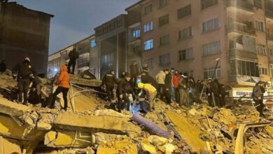 Reruntuhan gempa dahsyat di Turki. Foto: BBC