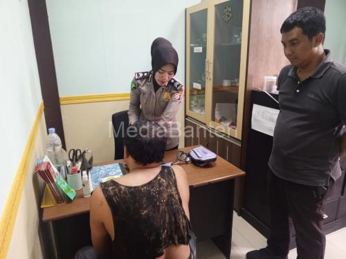 Residivis yang ditangkap karena kembali bisnis narkoba di Serang. Foto: Yono