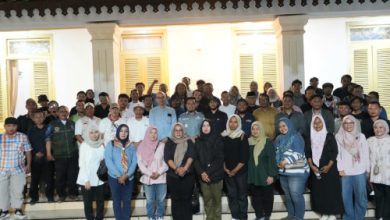 Wali Kota Cilegon, Robinsar buka puasa bersama insan pers. Foto Daeng Yusvin