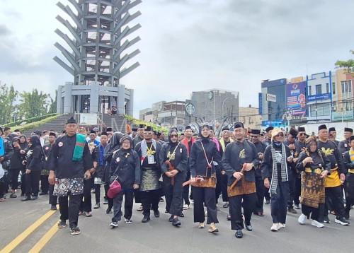 Wali Kota Cilegon, Rabinsar ikut gelar Kirab Budaya dalam Golok Day 2025. Foto Daeng Yusvin
