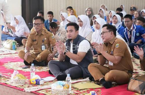 Robinsar, Wali Kota Cilegon pada perayaan hari anak. Foto Daeng Yusvin