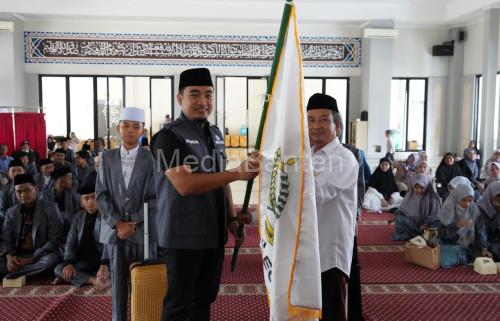 Robinsar, Wali Kota Cilegon dalam pelepasan kafilah Kota Cilegon. Foto Daeng Yusvin