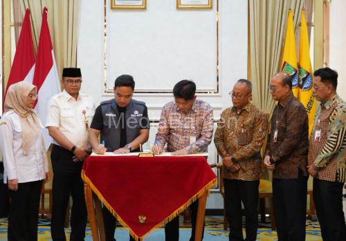 Pemkot Cilegon dan Bank Banten kerjasama slayanan perbankan di RSUD Cilegon. Foto Daeng Yusvin
