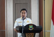 Wali Kota Cilegon, Robinsar. Foto Daeng Yusvin