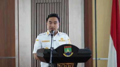 Wali Kota Cilegon, Robinsar. Foto Daeng Yusvin