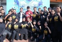 Wali Kota Cilegon, Robinsar melakukan kick off Popda XII dan Peparpeda IX Provinsi Banten. Foto Daeng Yusvin