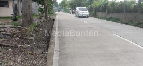 Ruas Jalan Cikande - Garut - Kopo yang telah diperbaiki. Foto: Budi Wahyu Iskandar