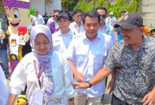 Rudi Meaesyal Rasyid dan Intan Nurul Hikmah daftar ke KPU Kabupaten Tangerang. Foto: Antara