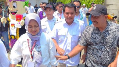 Rudi Meaesyal Rasyid dan Intan Nurul Hikmah daftar ke KPU Kabupaten Tangerang. Foto: Antara