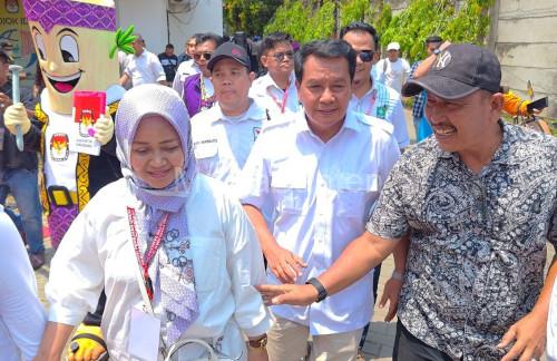 Rudi Meaesyal Rasyid dan Intan Nurul Hikmah daftar ke KPU Kabupaten Tangerang. Foto: Antara