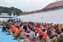 Warga Binaan Permasyarakatan (WBP) Rutan Serang buka puasa bersama keluarga. Foto Antara