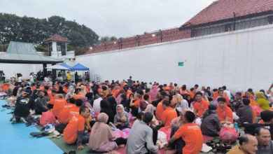 Warga Binaan Permasyarakatan (WBP) Rutan Serang buka puasa bersama keluarga. Foto Antara