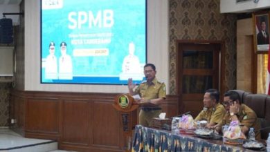 Wali Kota Tangerang Sachrudin tengah menjelaskan soal SPMB 2026. Foto Antara