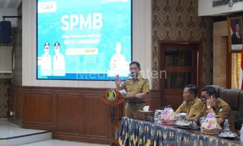 Wali Kota Tangerang Sachrudin tengah menjelaskan soal SPMB 2026. Foto Antara