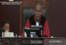 Saldi Isra, Hakim MK. Foto: LKBN Antara