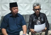 Husein Sadian, Dirut PT Insting Dwi Perkasa bersama kuasa hukumnya, Firman Damanik. Foto Daeng Yusvin