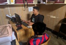 Salah satu tersangka diperiksa di Polsek Ciruas. foto Yono