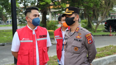Sales Area Manager PT Pertamina Banten, Tri Yudha Nurmansyah saat mendampingi Kapolresta Serang Kota.